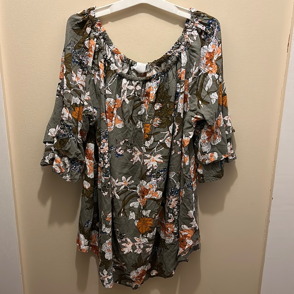 Green, floral top with ruffled sleeves size 1x